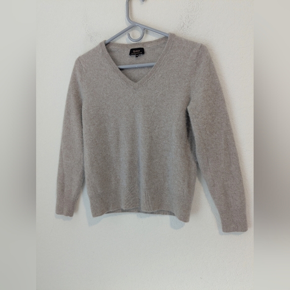 Quince Oatmeal Beige 100% Mongolian Cashmere V-Neck Sweater Classic Staple - Picture 5 of 9